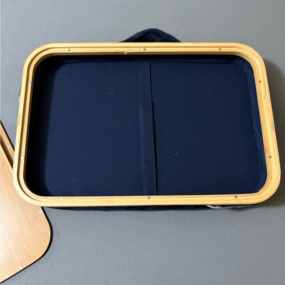 UGG Polar Lap Desk - Picture 4 of 7